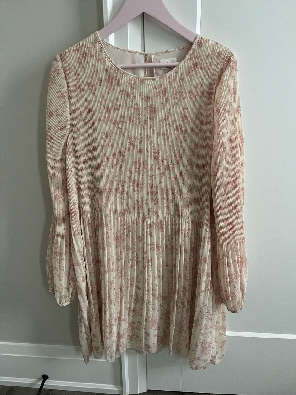 Wilfred Cream and Dusty Rose Floral Pleated Long-Sleeve Dress